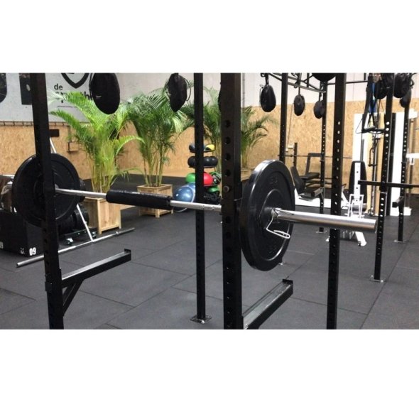 epaggelmatiko-dapedo-gimnastiriou-plakaki-apo-kaoutsouk-alpine-fitness