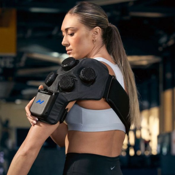 contrast-2-shoulder-hyperice-woman-cool