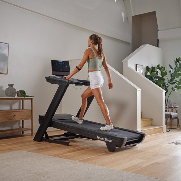 hiking-me-diadromo-nordictrack-commercial-le