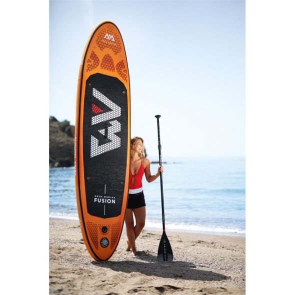 φουσκωτό sup fusion new aqua marina στην παραλία