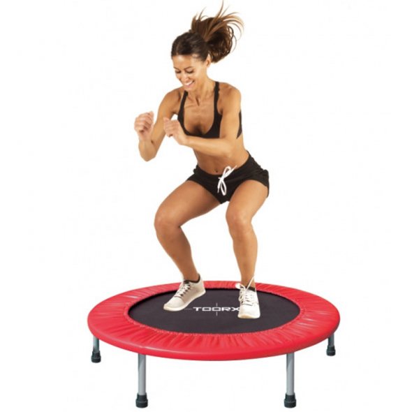 trampolino-97cm-tf01-toorx-woman-jumping