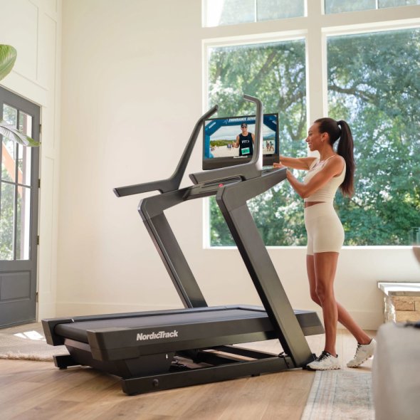 ilektrikos-diadromos-gimnastikis-nordictrack-x24-pivoting-touchscreen